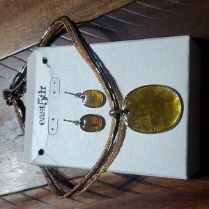 Necklace and earrings set